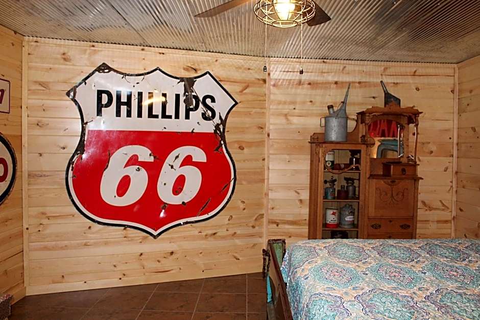 Samantha's Timber Inn