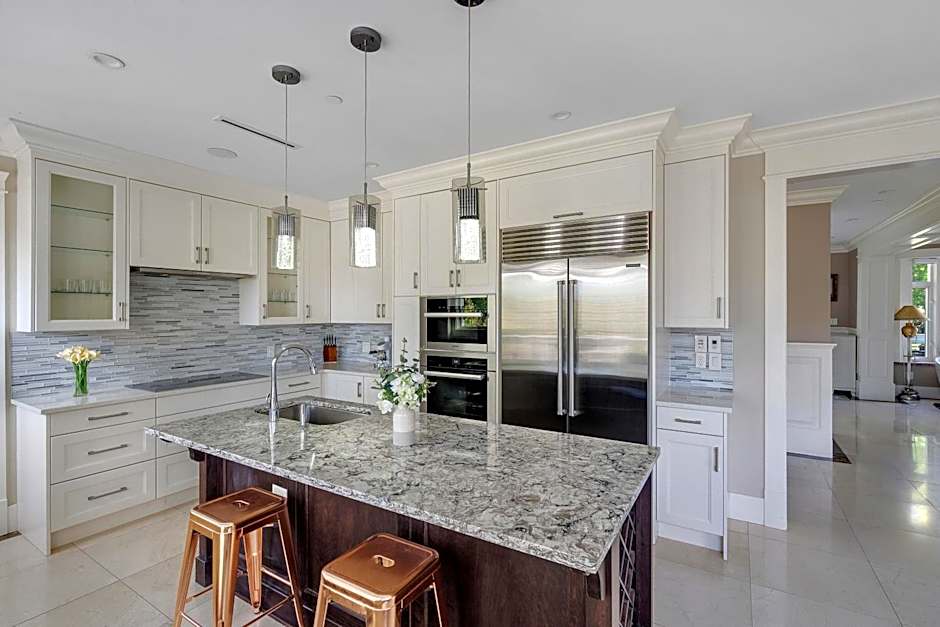 Luxurious Multi-Family Home in Vancouver West, 10 Mins Downtown