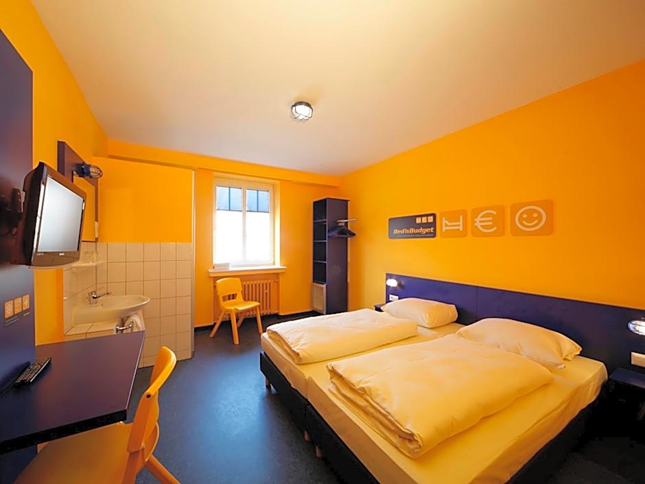 Bed’nBudget Expo-Hostel Dorms