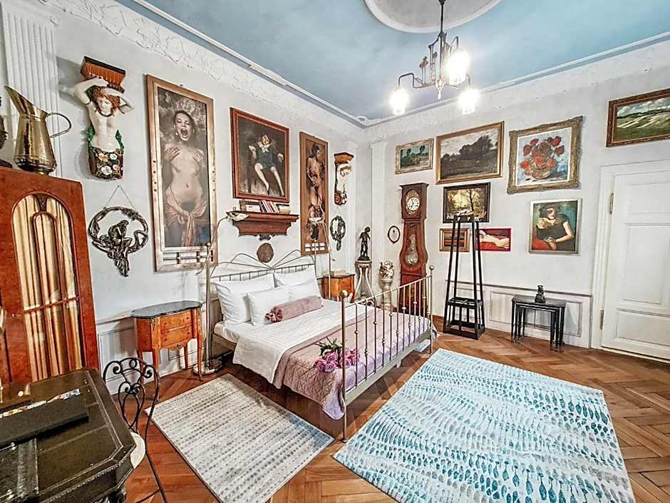 Divná pani Luxury Gallery Rooms