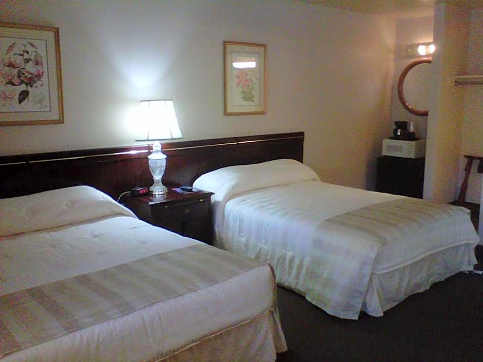 Caravelle Inn & Suites