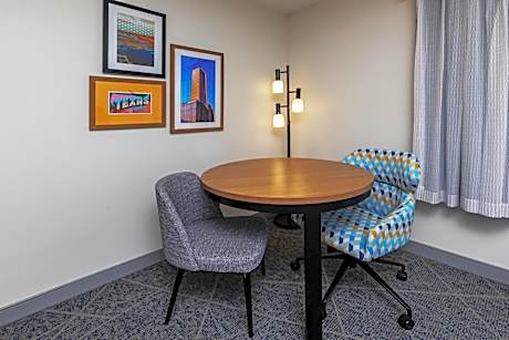 King Room with Accessible Tub - Mobility and Hearing Access/Non-Smoking