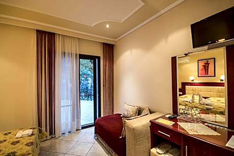 Double or Twin Room with Mountain View