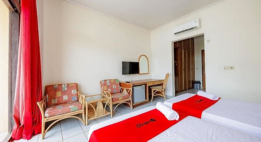 RedDoorz Plus near Tugu Mercusuar Anyer