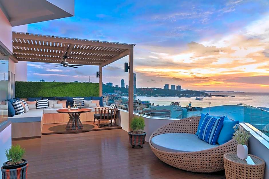 Photo 1 of 5 of Suite, Corner, Sea View