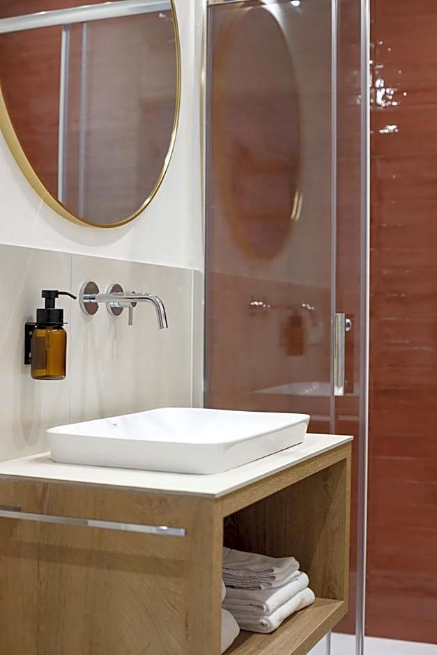 ELECTRIC Rooms & Suites