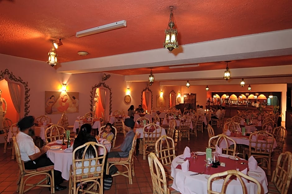 Travellers Beach Hotel & Club