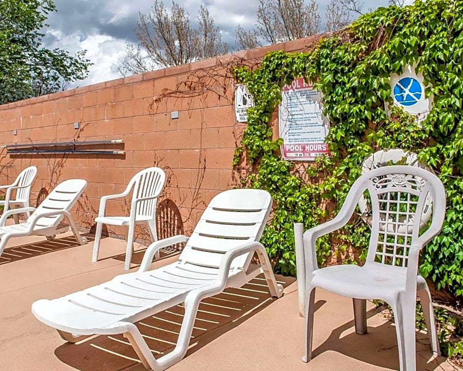 Econo Lodge Inn & Suites Santa Fe
