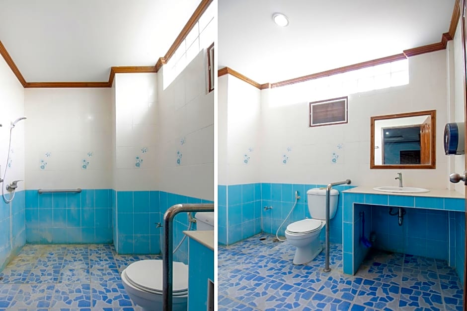 OYO 75334 Train Hotel