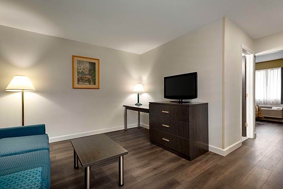Photo 1 of 3 of Business Deluxe 1 Queen Bed Suite