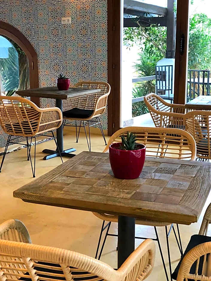 La Almendra y El Gitano