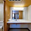 First Inn By OYO Quinter Hwy 70