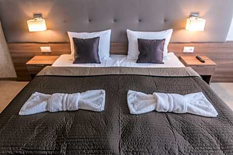 Twin Suite (Included access to the pools)