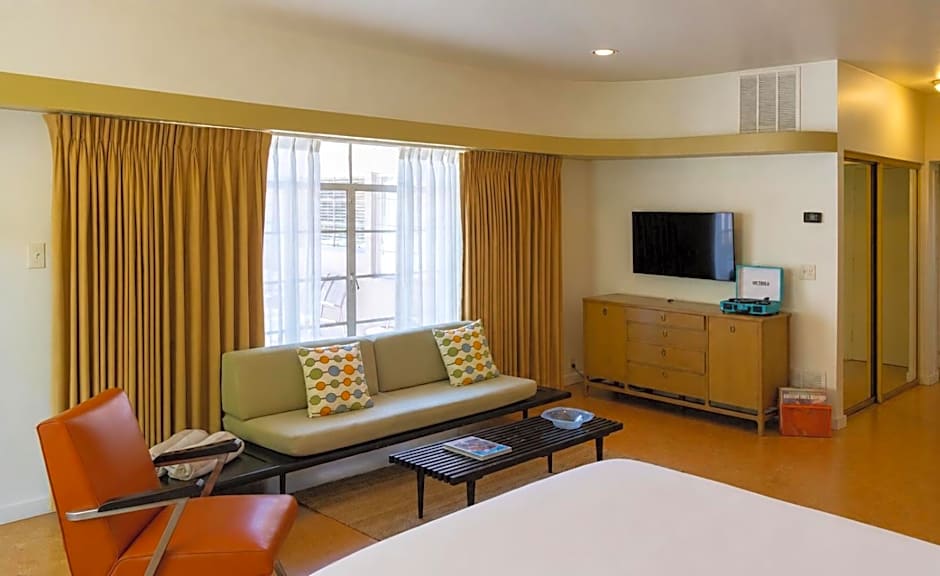 The Hideaway - 21 and Over - A Town & Desert Boutique Hotel