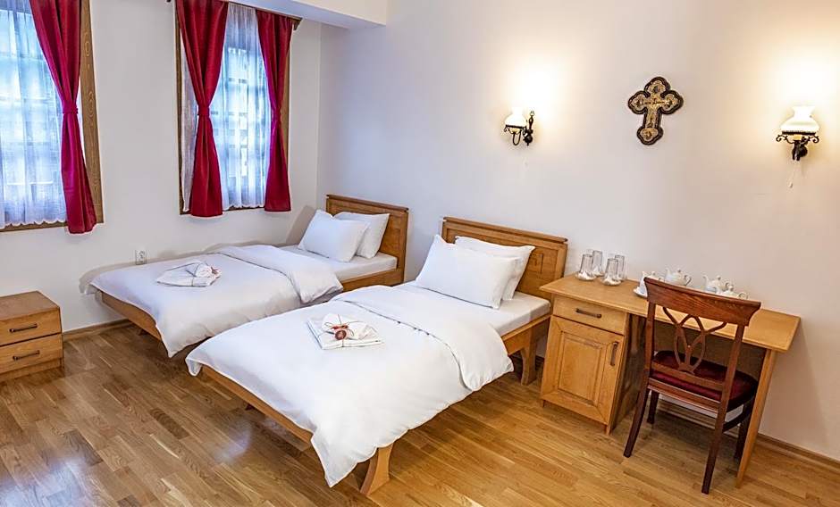 Guest Mansion, Гостински Палат