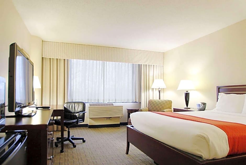 Ramada by Wyndham Minneapolis Airport - Eagan