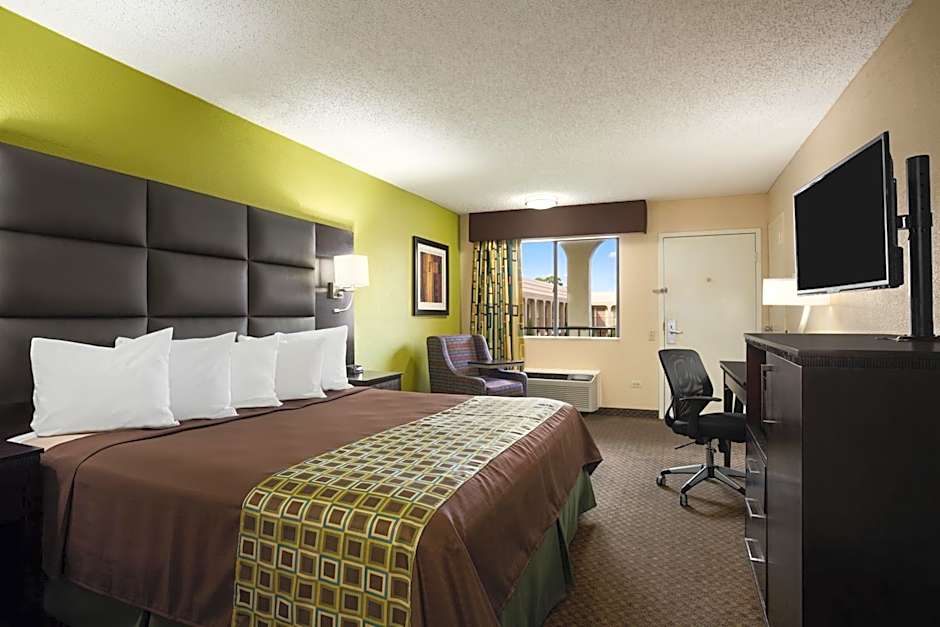Days Inn by Wyndham Dallas Irving Market Center