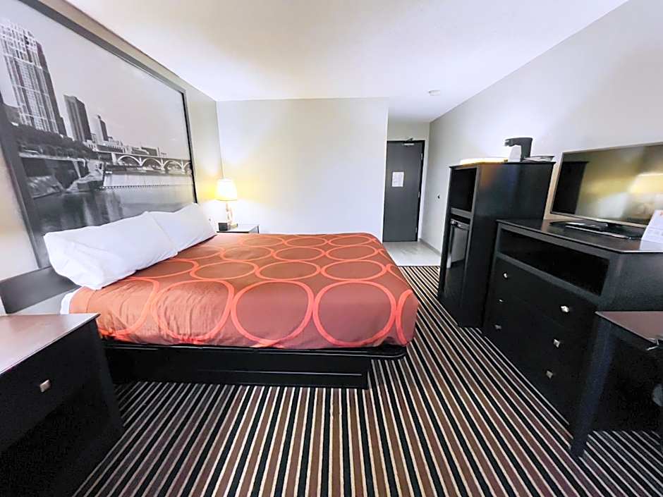 Super 8 by Wyndham Shakopee