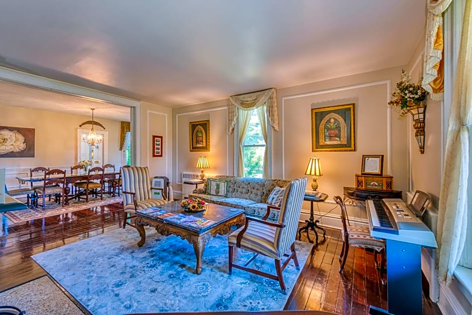 Monroe Manor Inn