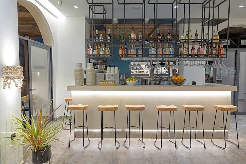 Cabana Blu Hotel & Suites