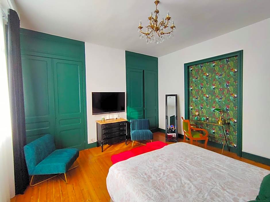 A La Villa Perroy les chambres sont spacieuses et les petit-déjeuners offerts