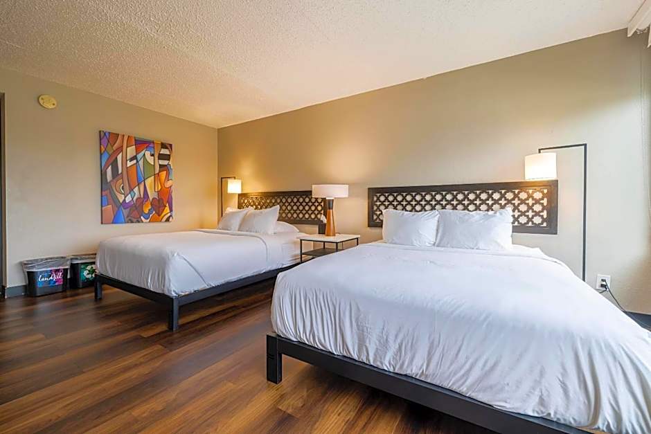 The Highlander Hotel Iowa City, an Ascend Collection Hotel