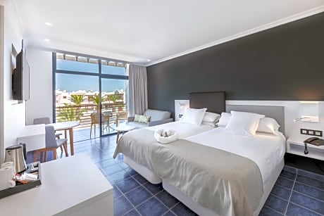 double sea side view 2 adults