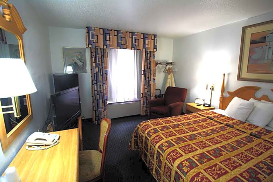 Norwood Inn & Suites - Roseville