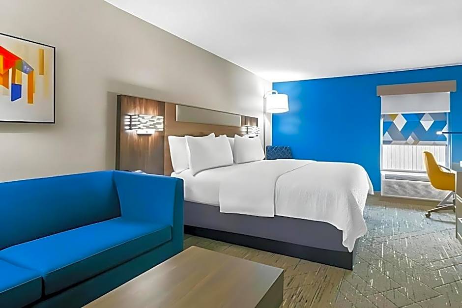 Holiday Inn Express & Suites Joplin Southeast