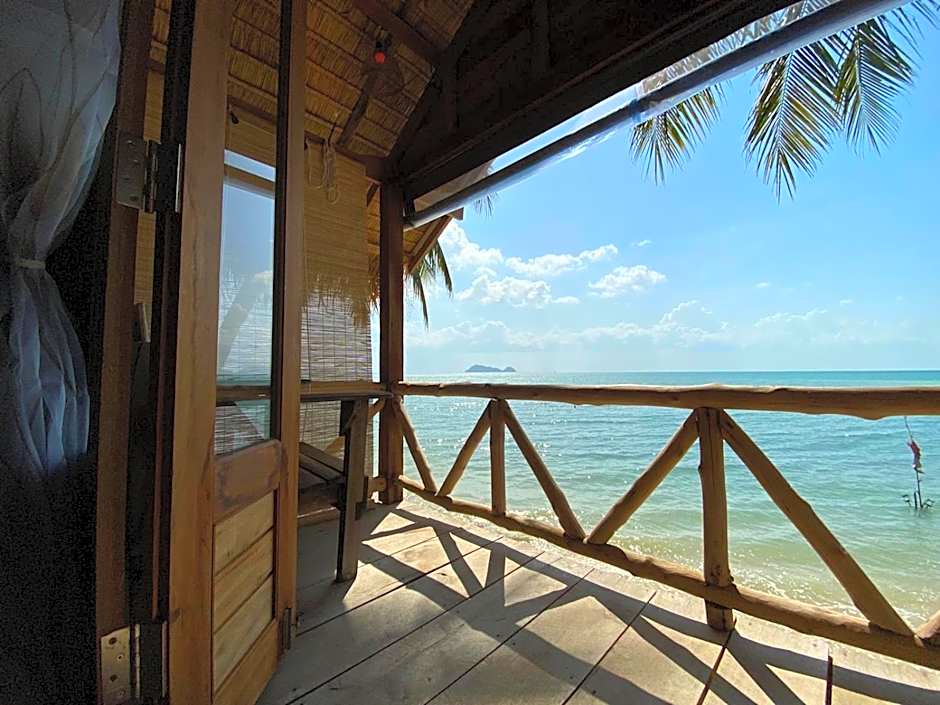 Castaway Beach Bungalows