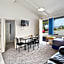 Jack & Di's Waiteti Lakefront Motel