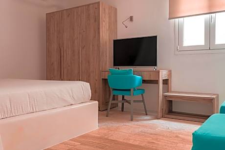 Senses Suite with Outdoor Hot Tub