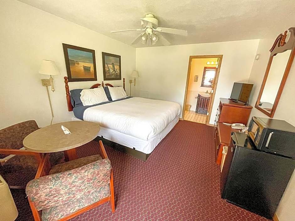 Lake Bluff Inn and Suites