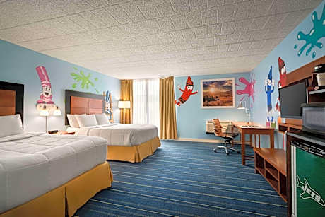 2 Queen Beds Deluxe Family Suite Non-Smoking