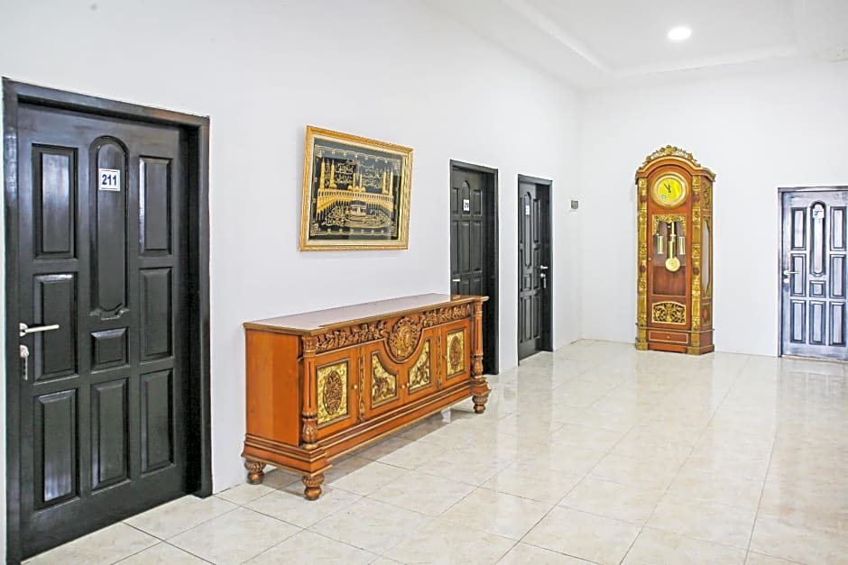 OYO 90221 Makarim Guest House Syariah