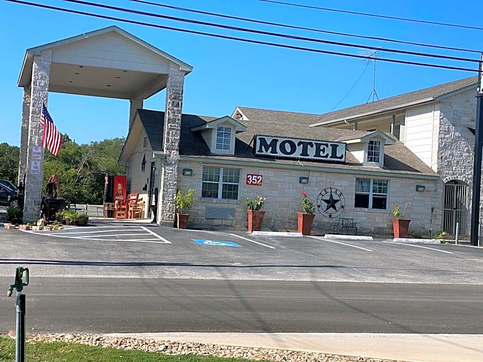 Cedar Creek Inn