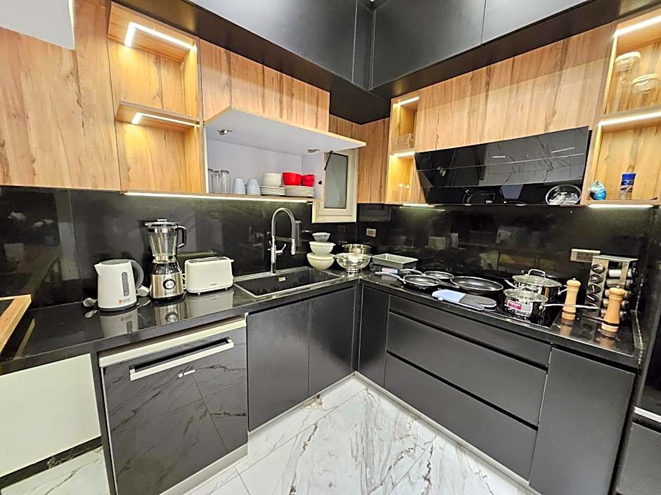 New Cairo's Poolside Oasis