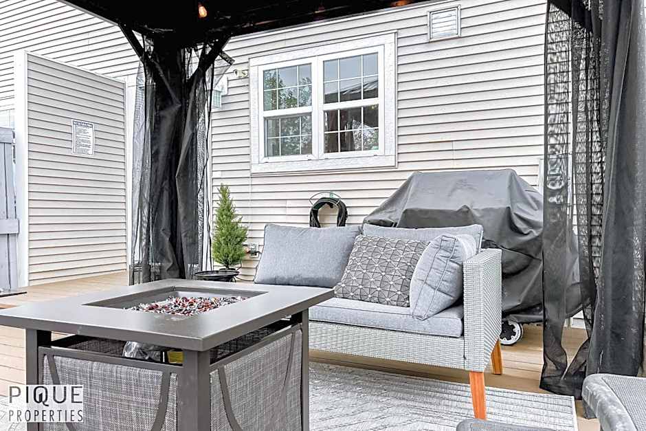 Nordic Spa Retreat - Hot Tub - King Bed- Firepit - BBQ!