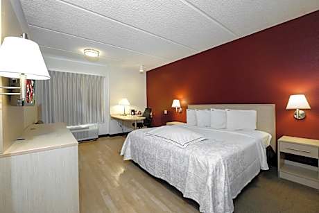 Premium King Room Smoke Free (Upgraded Bedding and Snack Box)