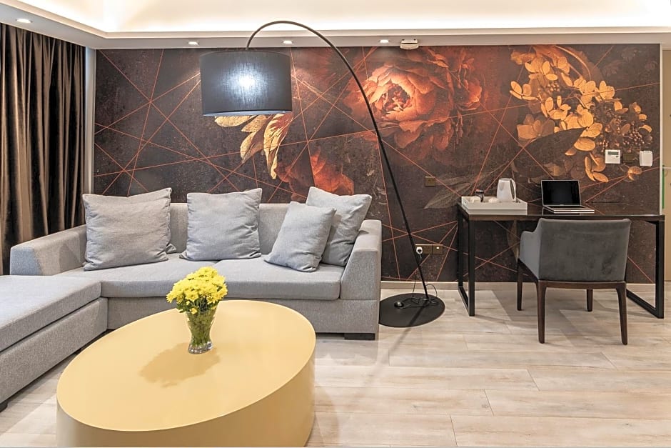 Almond Business Hotel