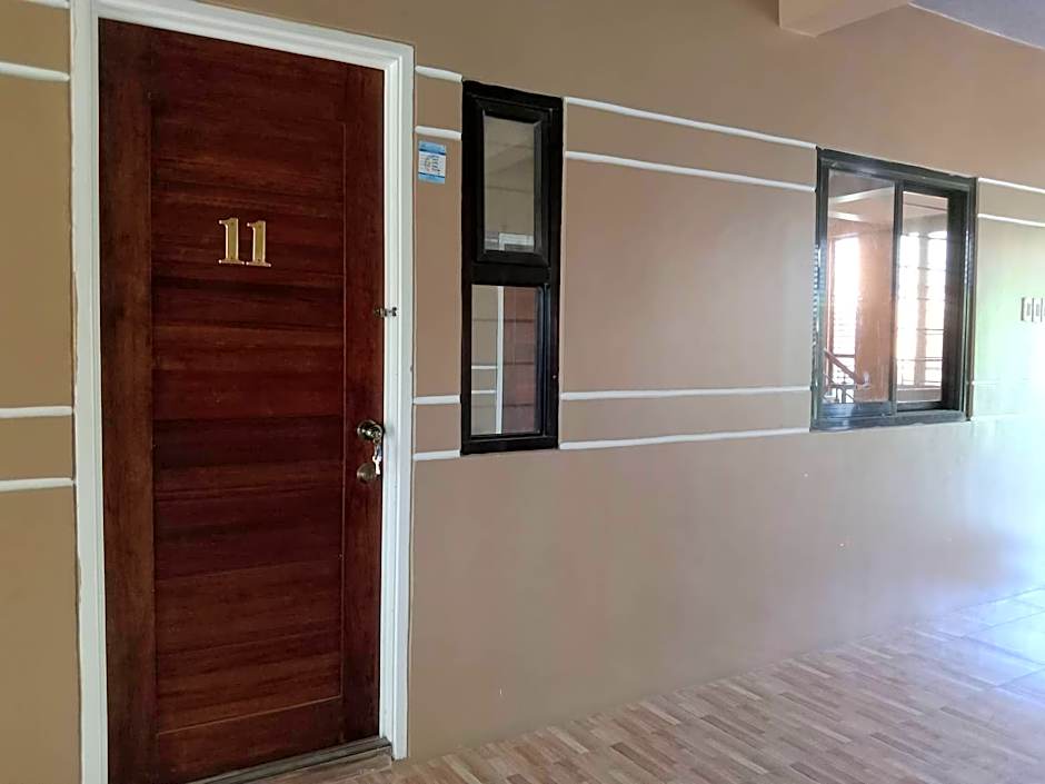 RedDoorz @ JJ & KAYE APARTMENT