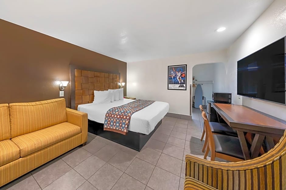 Anaheim Discovery Inn And Suites