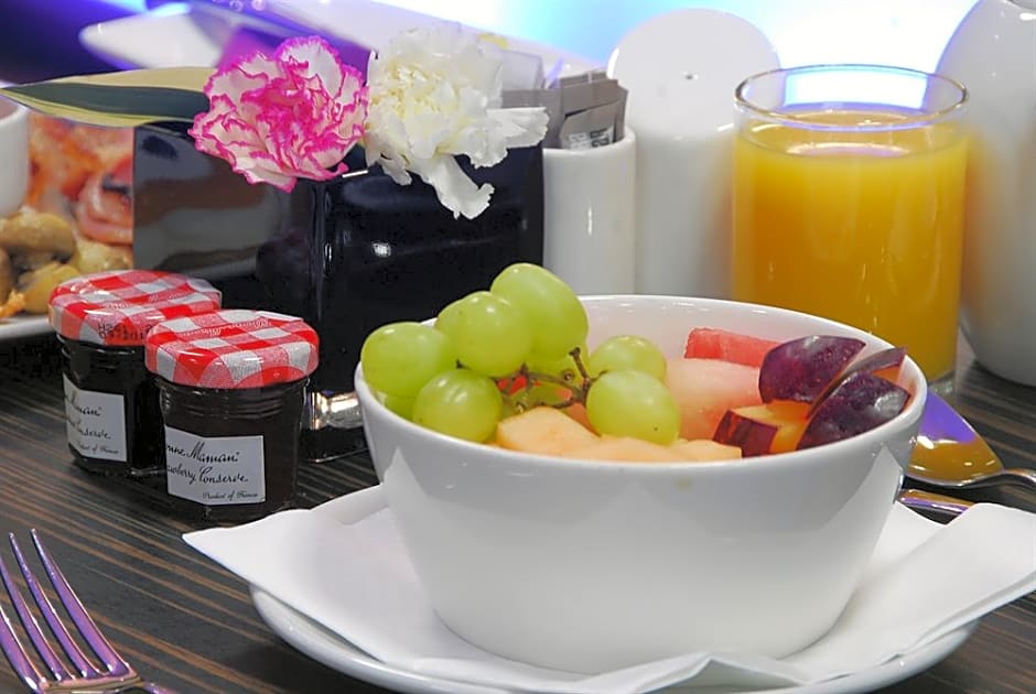 Inhabit Queen's Gardens, a Member of Design Hotels