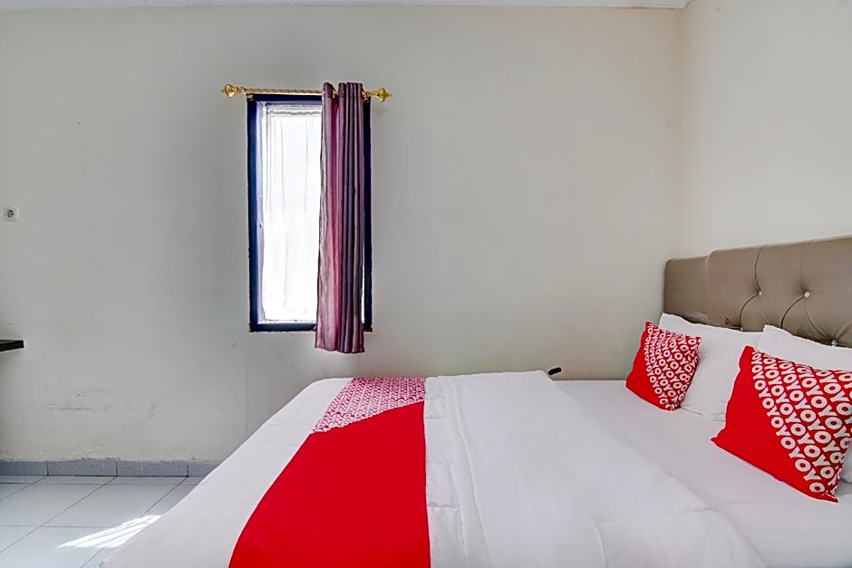 Hotel O Raya Guest House Syariah