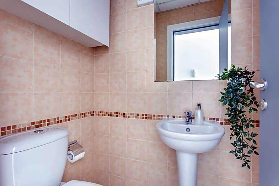 Frank Porter - Marina Views Tower B