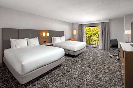 2 Queen Beds Deluxe Room Nonsmoking