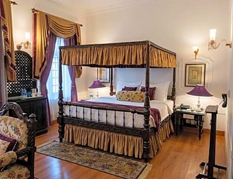 Crown Club Suite With Bathtub