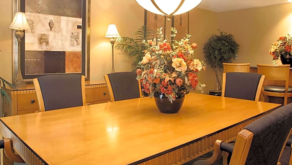 Magnuson Grand & Conference Center Somerset-Bridgewater