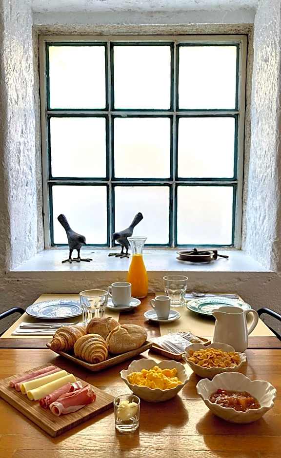 Santa Bica Eat Drink & Sleep