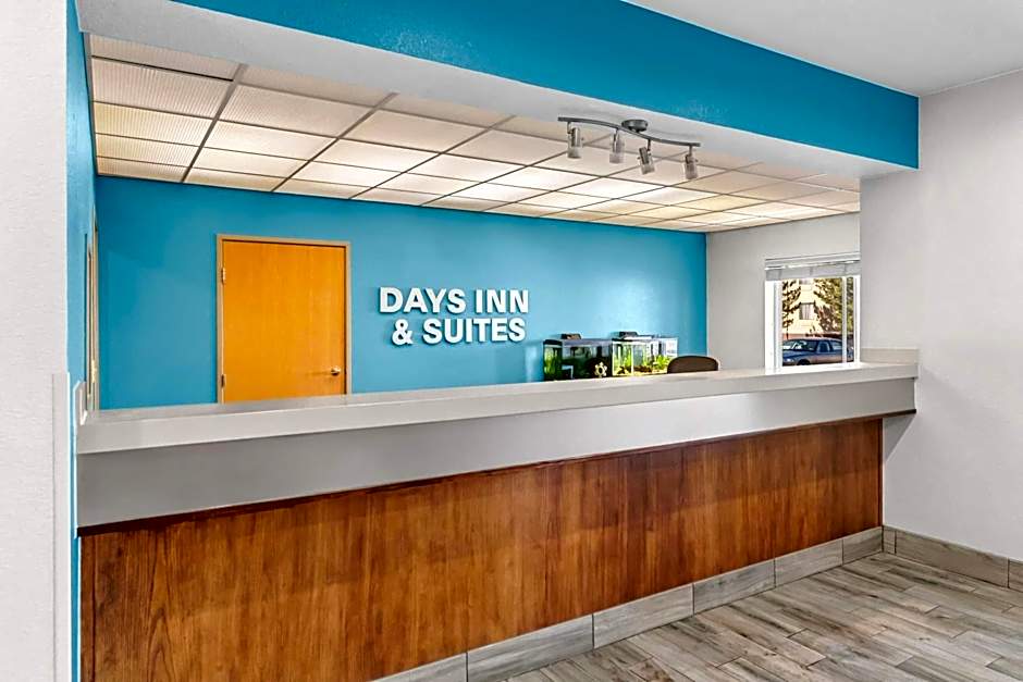 Days Inn & Suites by Wyndham Castle Rock